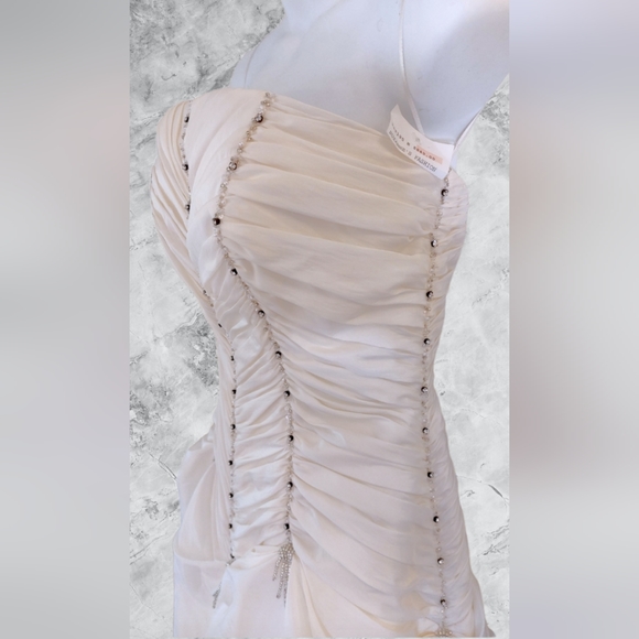 New ivory wedding dress - Picture 13 of 16